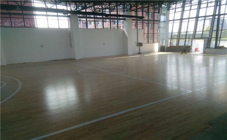 室內(nèi)籃球?qū)嵞具\(yùn)動(dòng)地板多少錢(qián)